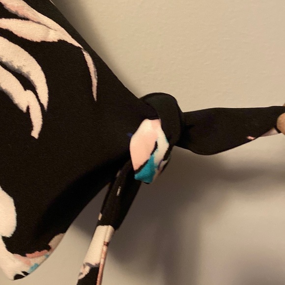 Lane Bryant black floral blazer quarter length sleeve with tie size 18/20 - Picture 3 of 6